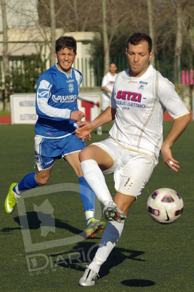 Cristiano Merone controlla di piatto